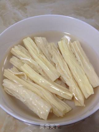 腐竹烧肉片的做法步骤：1
