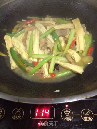 腐竹烧肉片的做法步骤：9