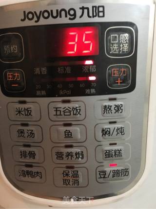 银耳百合香梨粥的做法步骤：7