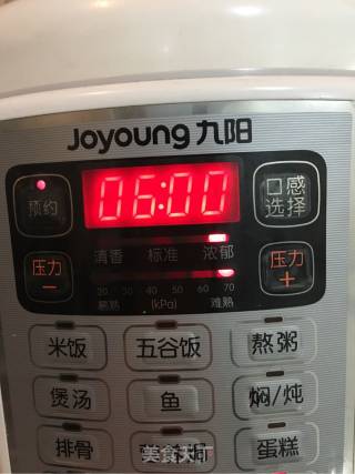 银耳百合香梨粥的做法步骤：8
