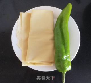 尖椒干豆腐的做法步骤：1
