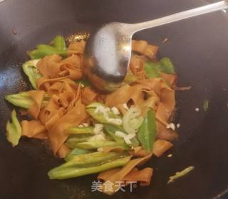 尖椒干豆腐的做法步骤：12