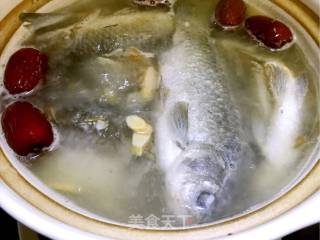 当归鲫鱼滋补汤的做法步骤：3