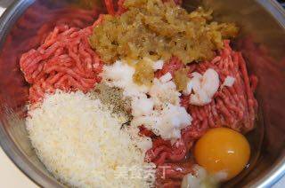 汉堡肉饼的做法步骤：2