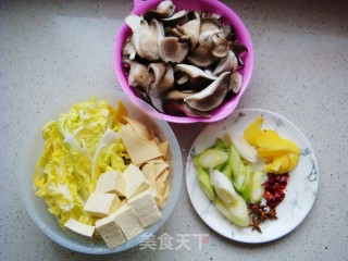砂锅炖排骨的做法步骤：1