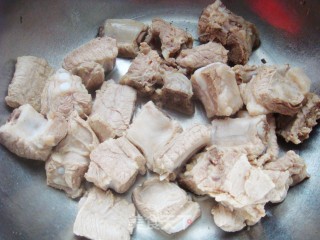 砂锅炖排骨的做法步骤：2
