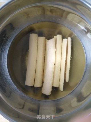 香肠炒豆笋的做法步骤：1
