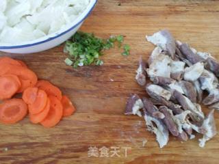 白菜炒肠的做法步骤：2