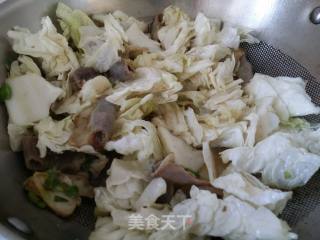 白菜炒肠的做法步骤：5