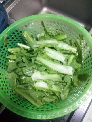 蒜泥炒甜麦菜的做法步骤：2