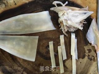 鱿鱼干萝卜排骨汤的做法步骤：3