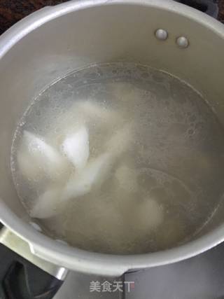 鱿鱼干萝卜排骨汤的做法步骤：6