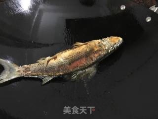蒜苗焖乌鱼的做法步骤：3