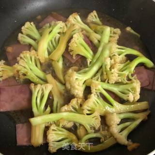 花椰菜炒火腿的做法步骤：6