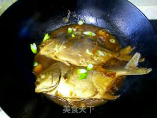 酱烧鲳鱼的做法步骤：8