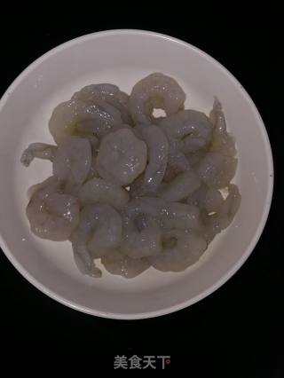 鱼香虾仁的做法步骤：1