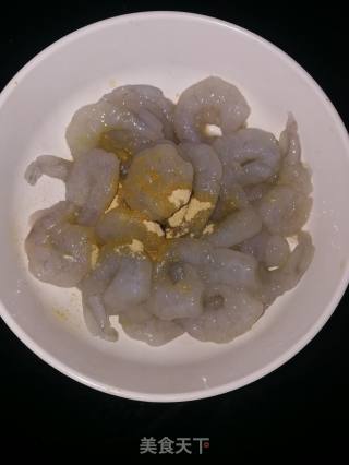 鱼香虾仁的做法步骤：2
