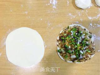 饺子皮版酱香葱油饼的做法步骤：10