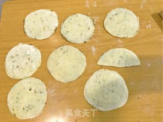 饺子皮版酱香葱油饼的做法步骤：13