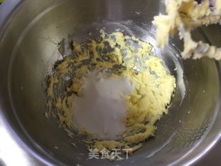 蓝莓奶酪纸杯蛋糕的做法步骤：2