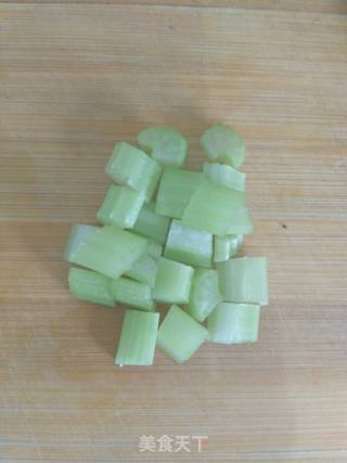 芹菜瘦肉粥的做法步骤：2