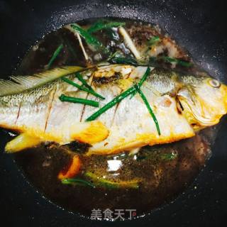 鱼料理快手菜--炖黄鱼的做法步骤：10