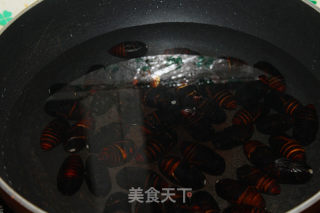 干煸茧蛹的做法步骤：2