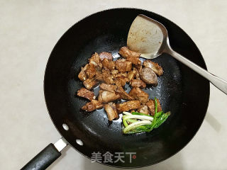 鹌鹑蛋烧排骨的做法步骤：6