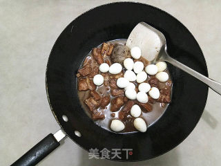 鹌鹑蛋烧排骨的做法步骤：8