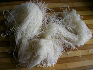 肉末云南米线的做法步骤：1