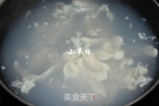 鲜掉眉毛的鱼肉萝卜汤的做法步骤：4