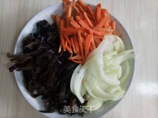 鱼香肉丝的做法步骤：2