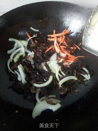 鱼香肉丝的做法步骤：4