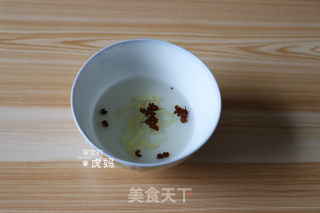 蟹粉狮子头的做法步骤：1