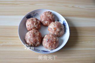 蟹粉狮子头的做法步骤：9