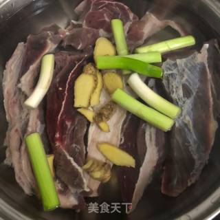 私房酱牛肉的做法步骤：4
