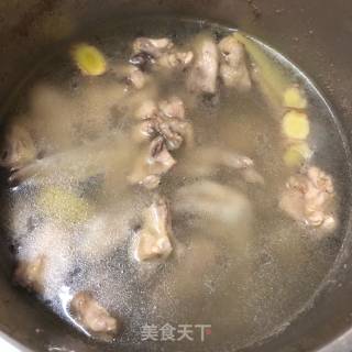 红烧嫩仔鸡的做法步骤：3