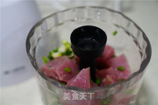 西兰花鲜肉饺子的做法步骤：2
