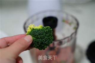 西兰花鲜肉饺子的做法步骤：4