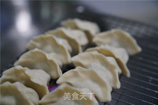 西兰花鲜肉饺子的做法步骤：8
