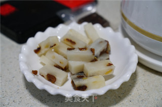 崇明糕阿胶蛋汤的做法步骤：2