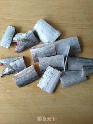 黄焖带鱼蒸碗的做法步骤：1