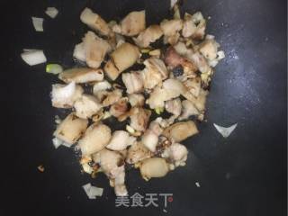 超级下饭菜－辣白菜五花肉炖冻豆腐的做法步骤：4