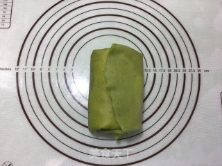 网红抹茶毛巾卷蛋糕的做法步骤：23