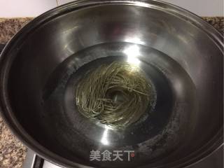 菠菜拌粉丝的做法步骤：2