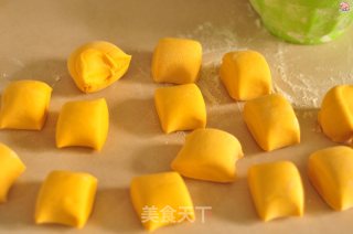 小苹果馒头的做法步骤：2
