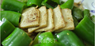 潮音潮人：青椒炒鱼饼的做法步骤：7
