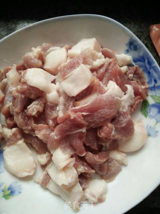 粉蒸肉的做法步骤：1