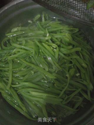 芸豆炒肉丝的做法步骤：1