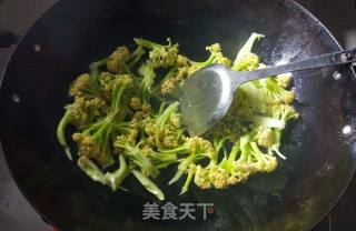 花菜炒香肠(川渝风味的香肠)的做法步骤：9